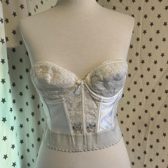 Vintage Tops - 🍓Vintage White Lace Bustier Corset Top